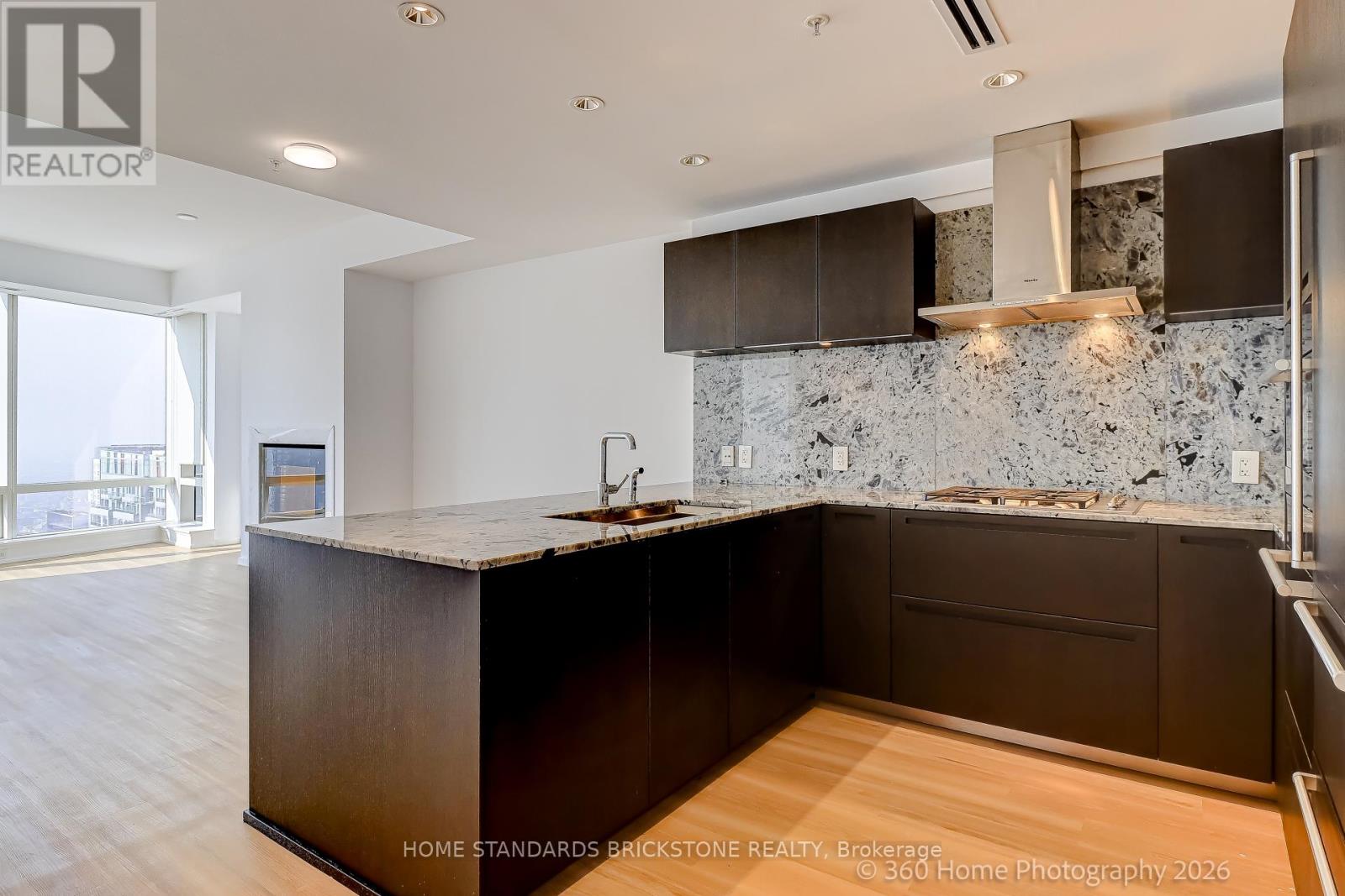 4702 - 180 UNIVERSITY AVENUE