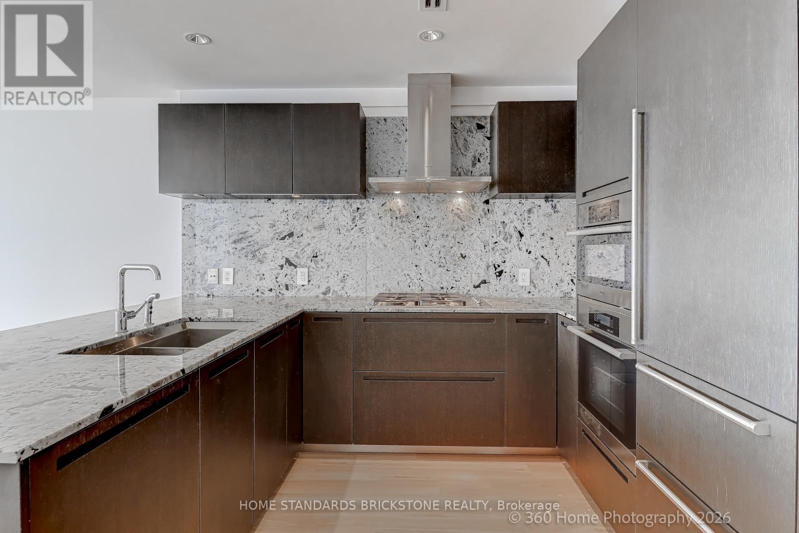 4702 - 180 UNIVERSITY AVENUE