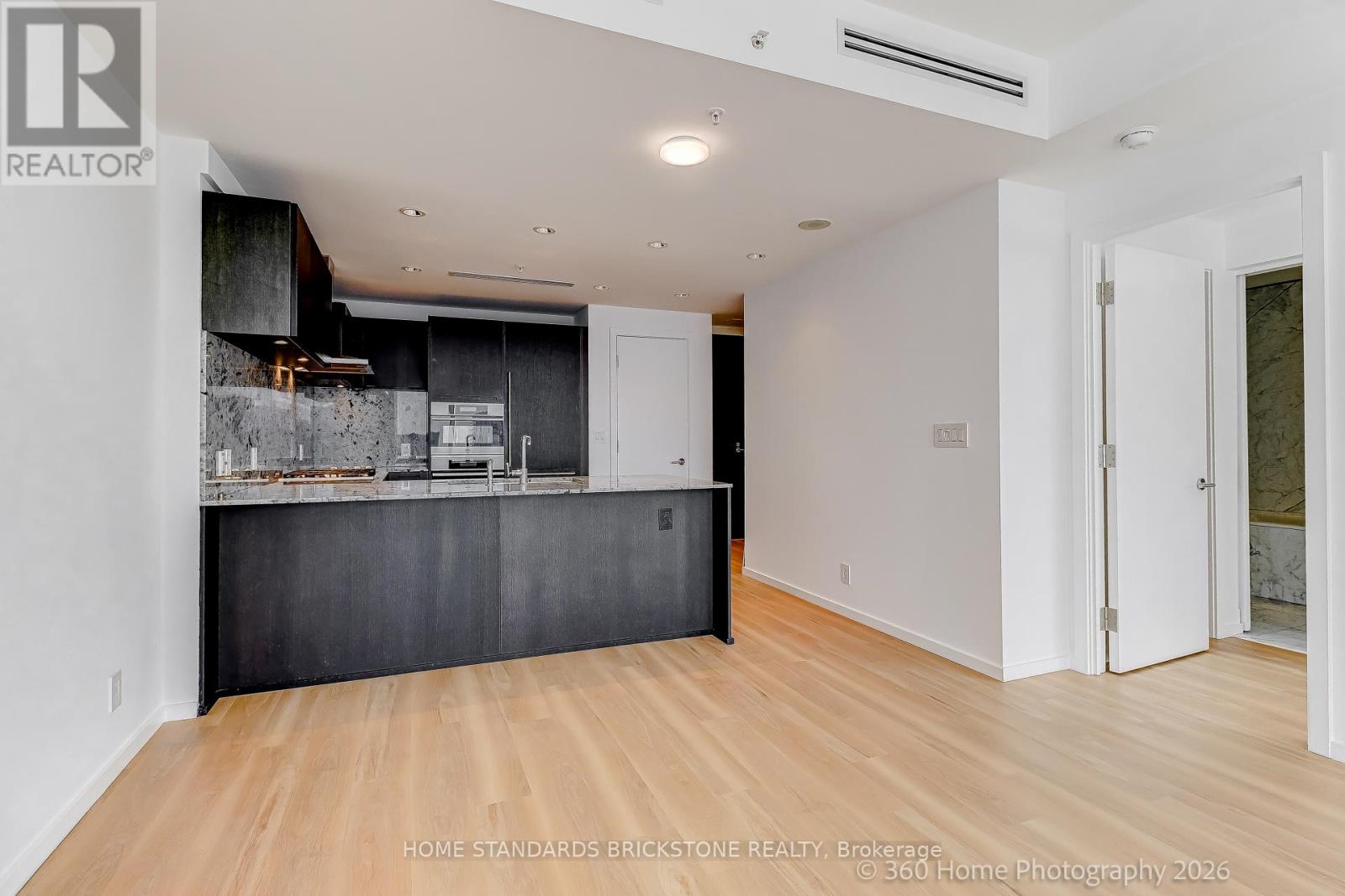 4702 - 180 UNIVERSITY AVENUE