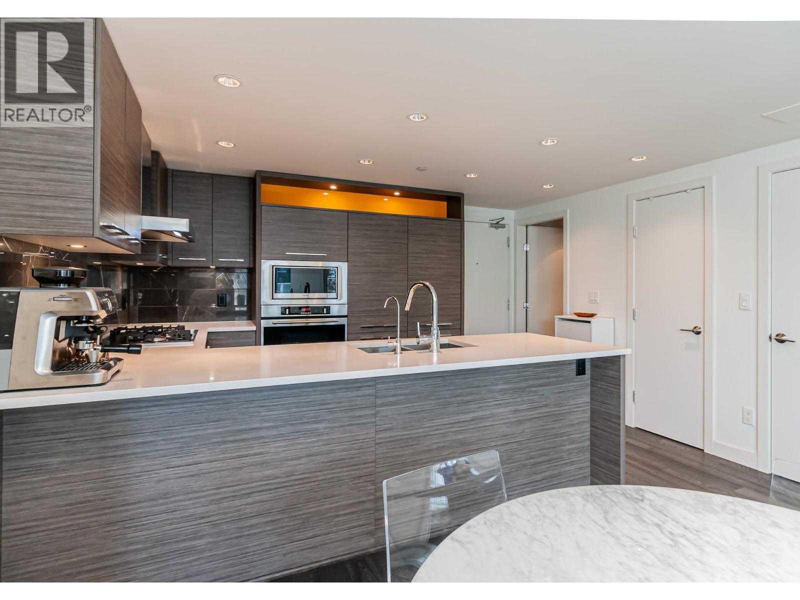 319 7468 LANSDOWNE ROAD