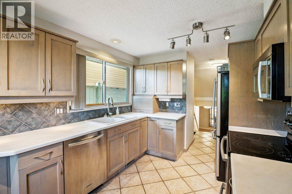 153 Mckinnon Crescent NE