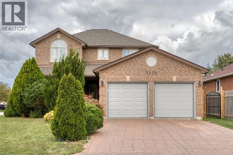 3170 FLETCHER Windsor ON N9E4M8