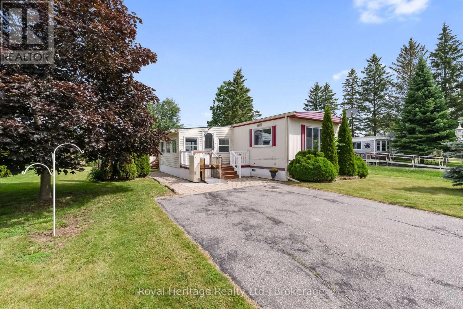 Photo 1 of 29 — 19 PARK CRESCENT, Kawartha Lakes (Fenelon), ON K9V4R3
