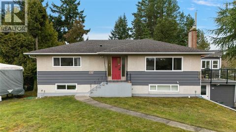 1819 Dunnett Cres Saanich BC V8N2P4