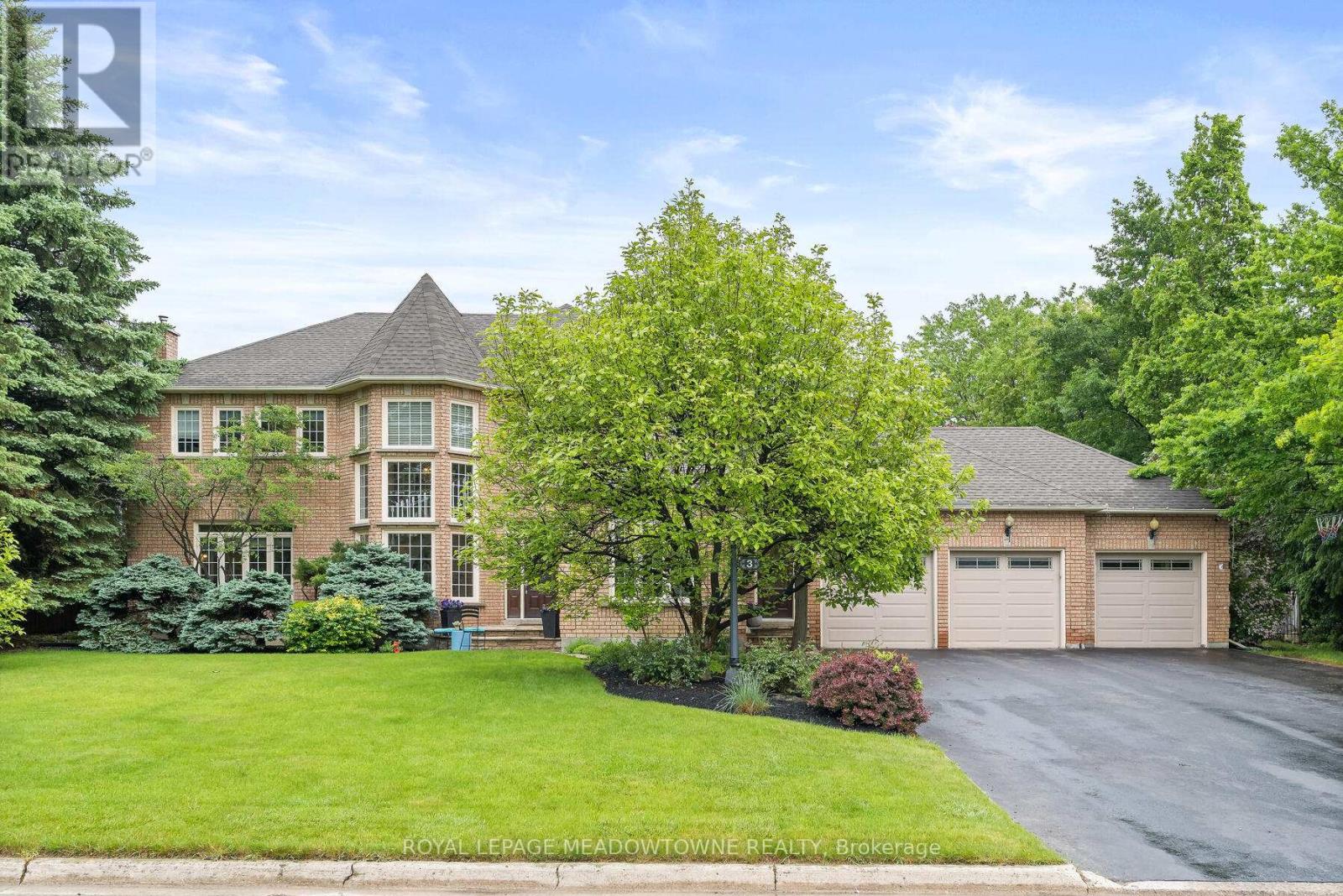 3 THOMAS COURT