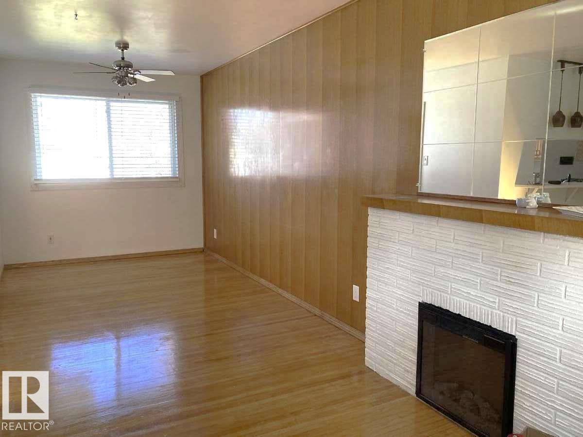 15212 86 AV NW