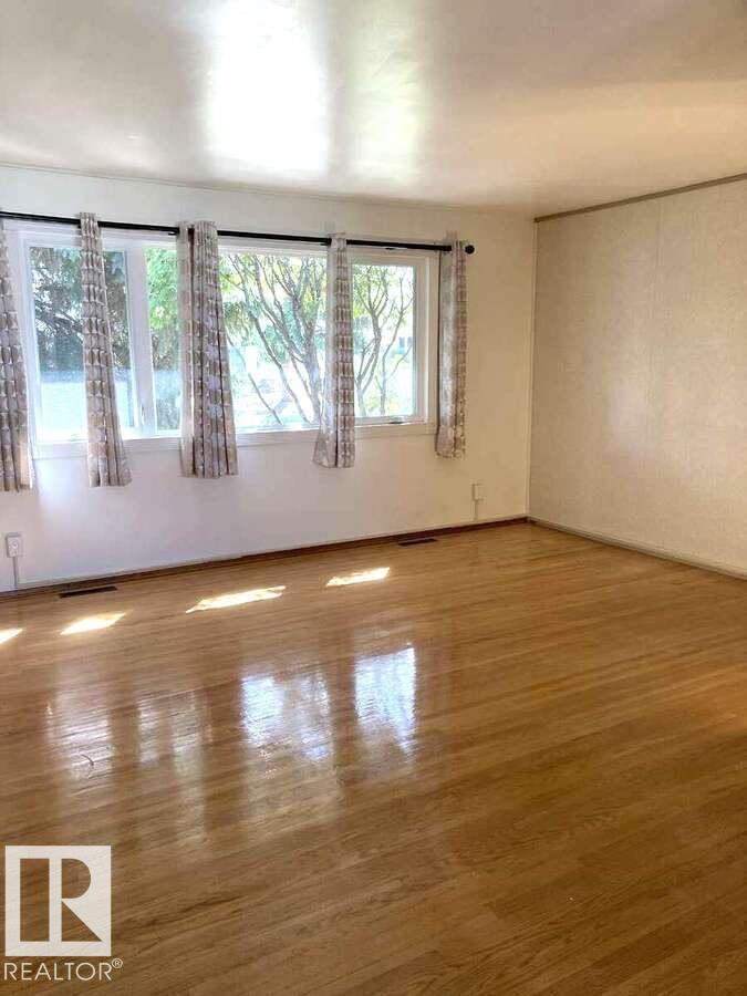 15212 86 AV NW