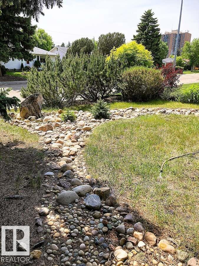15212 86 AV NW