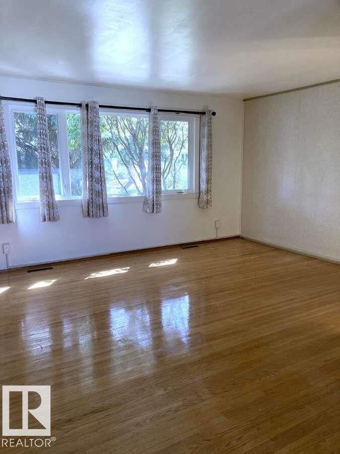 15212 86 AV NW