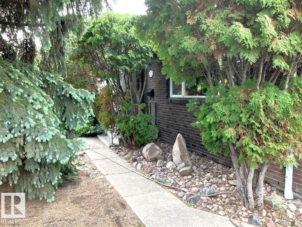 15212 86 AV NW