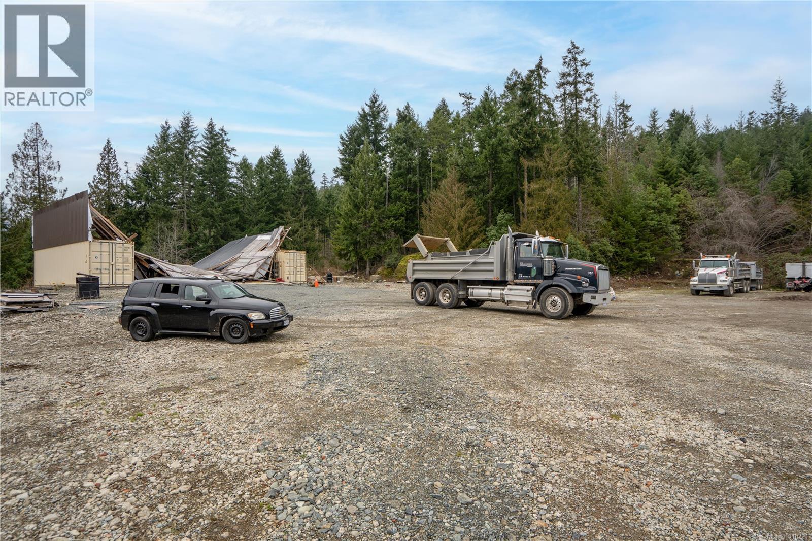 687-689 Shawnigan Lake Rd