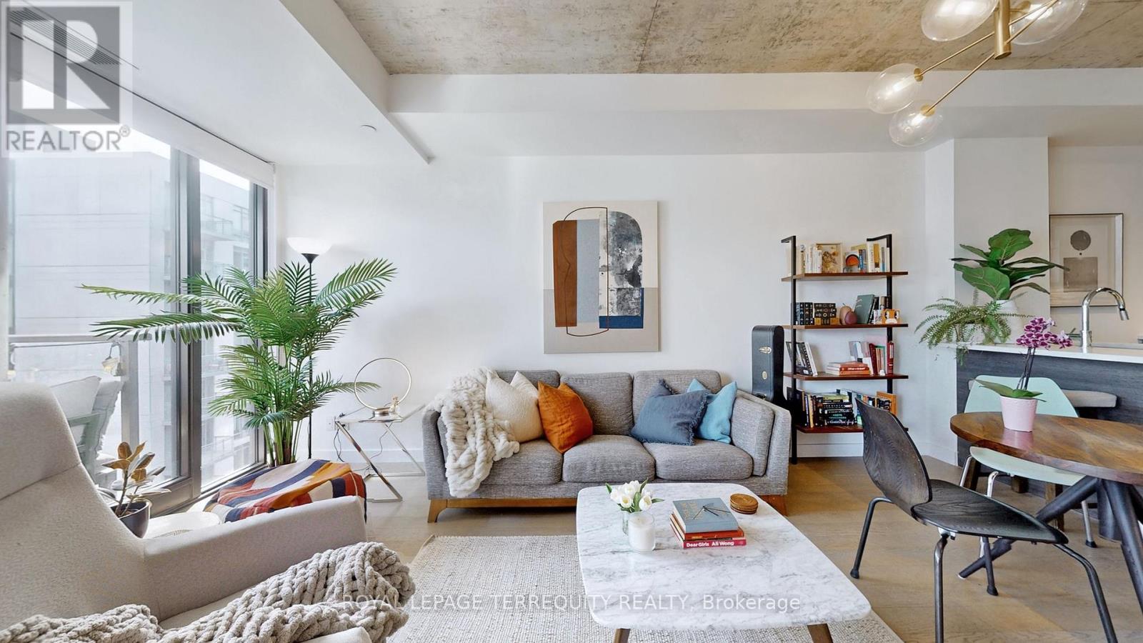 1313 - 111 BATHURST STREET