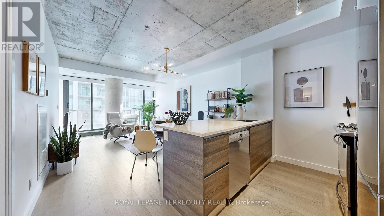 1313 - 111 BATHURST STREET