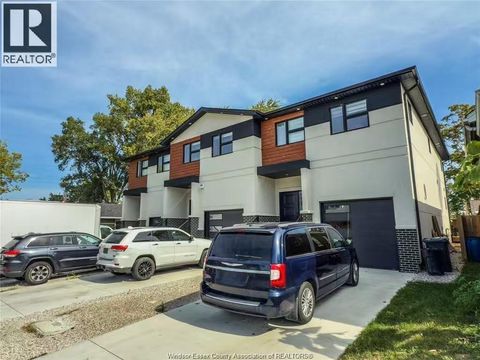 1176 CURRY Windsor ON N9B2C9