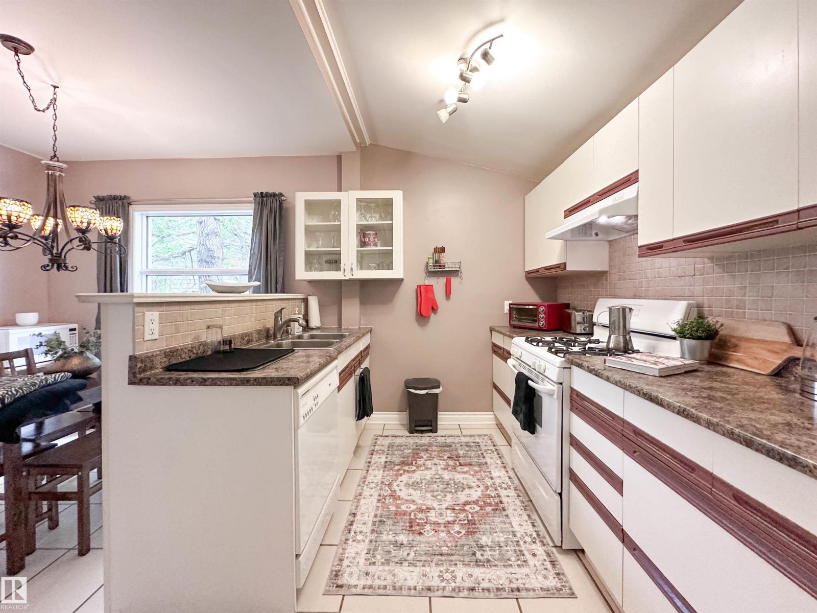 11825 80 ST NW