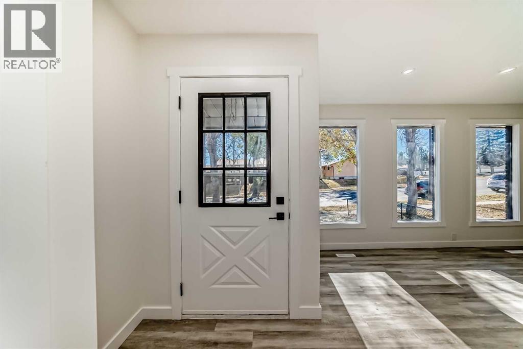 946 Berkley Drive NW