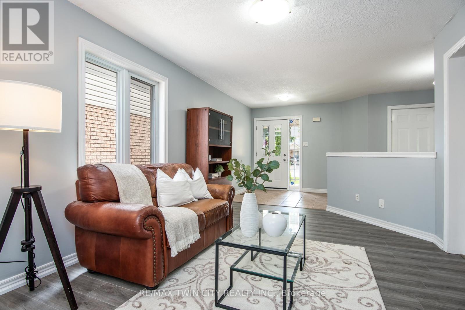 475 DOON SOUTH DRIVE