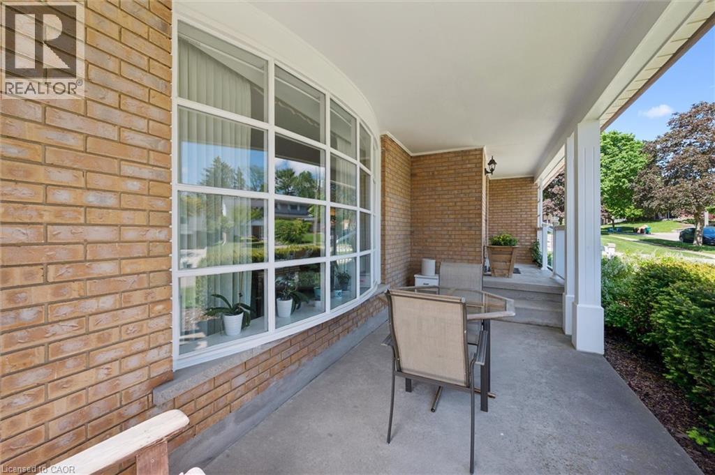 15 CLOVERDALE Crescent