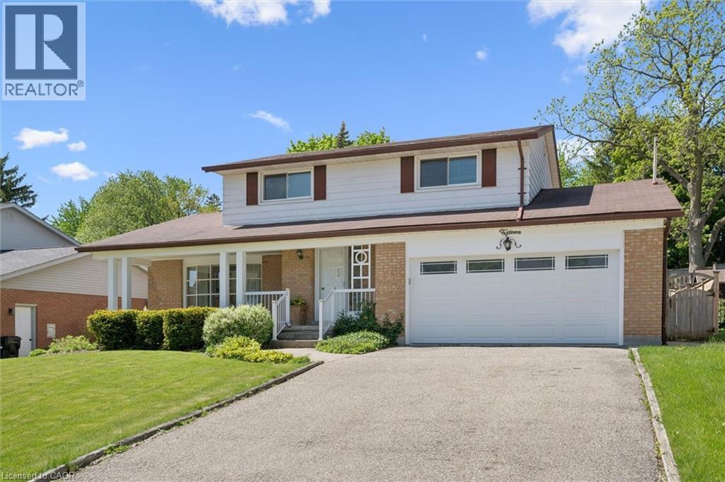 15 CLOVERDALE Crescent