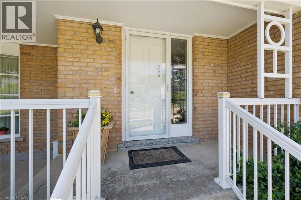 15 CLOVERDALE Crescent
