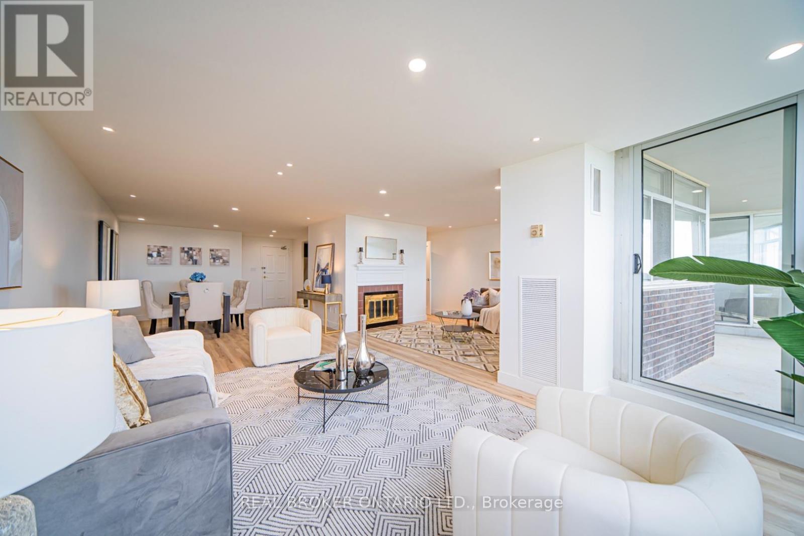 Photo 1 of 28 — 1901 - 3151 BRIDLETOWNE CIRCLE Unit 1901, Toronto (L'Amoreaux), ON M1W2T1