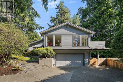 4813 Sea Ridge Dr Saanich BC V8Y3B6