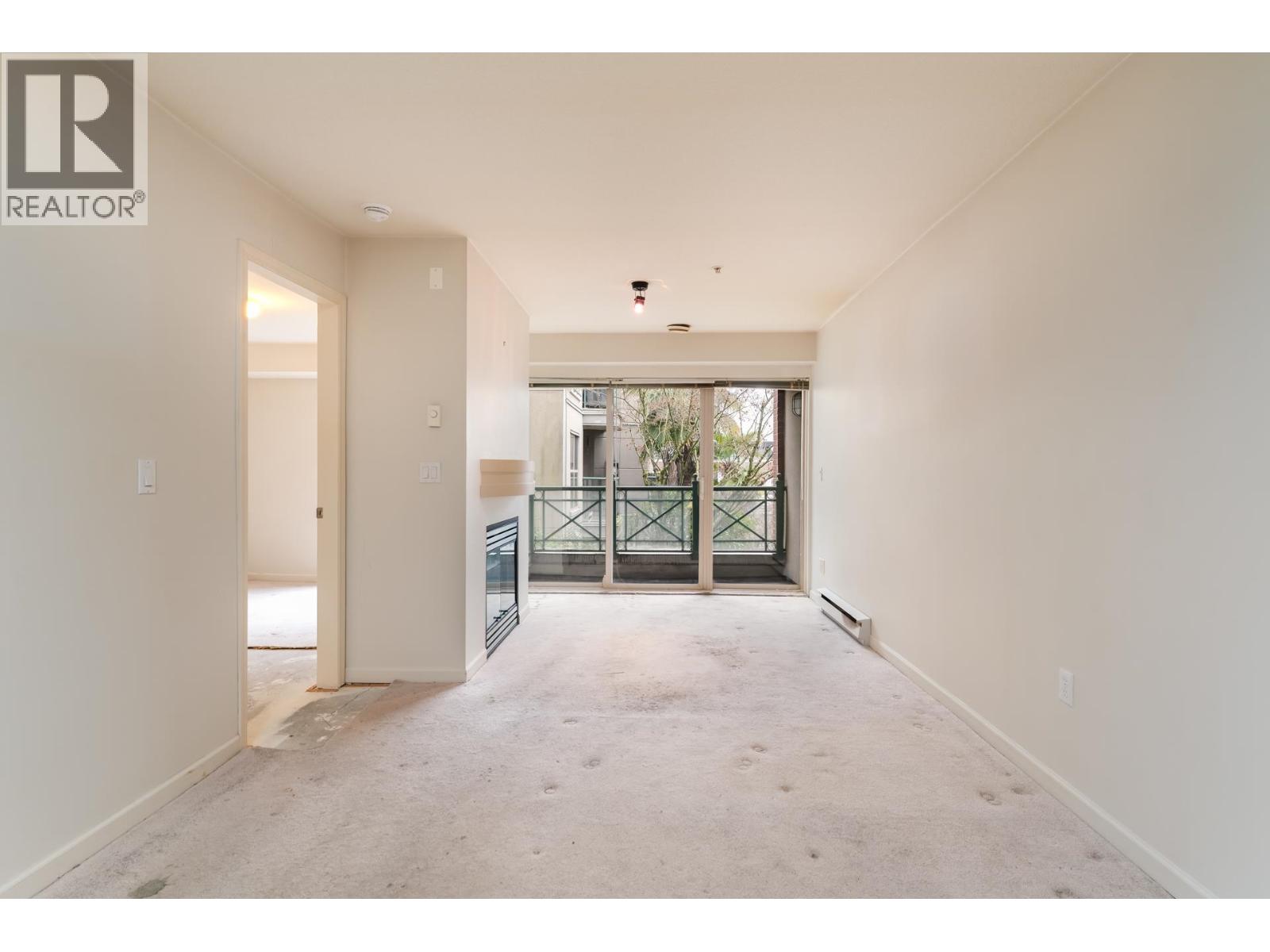 218 332 LONSDALE AVENUE