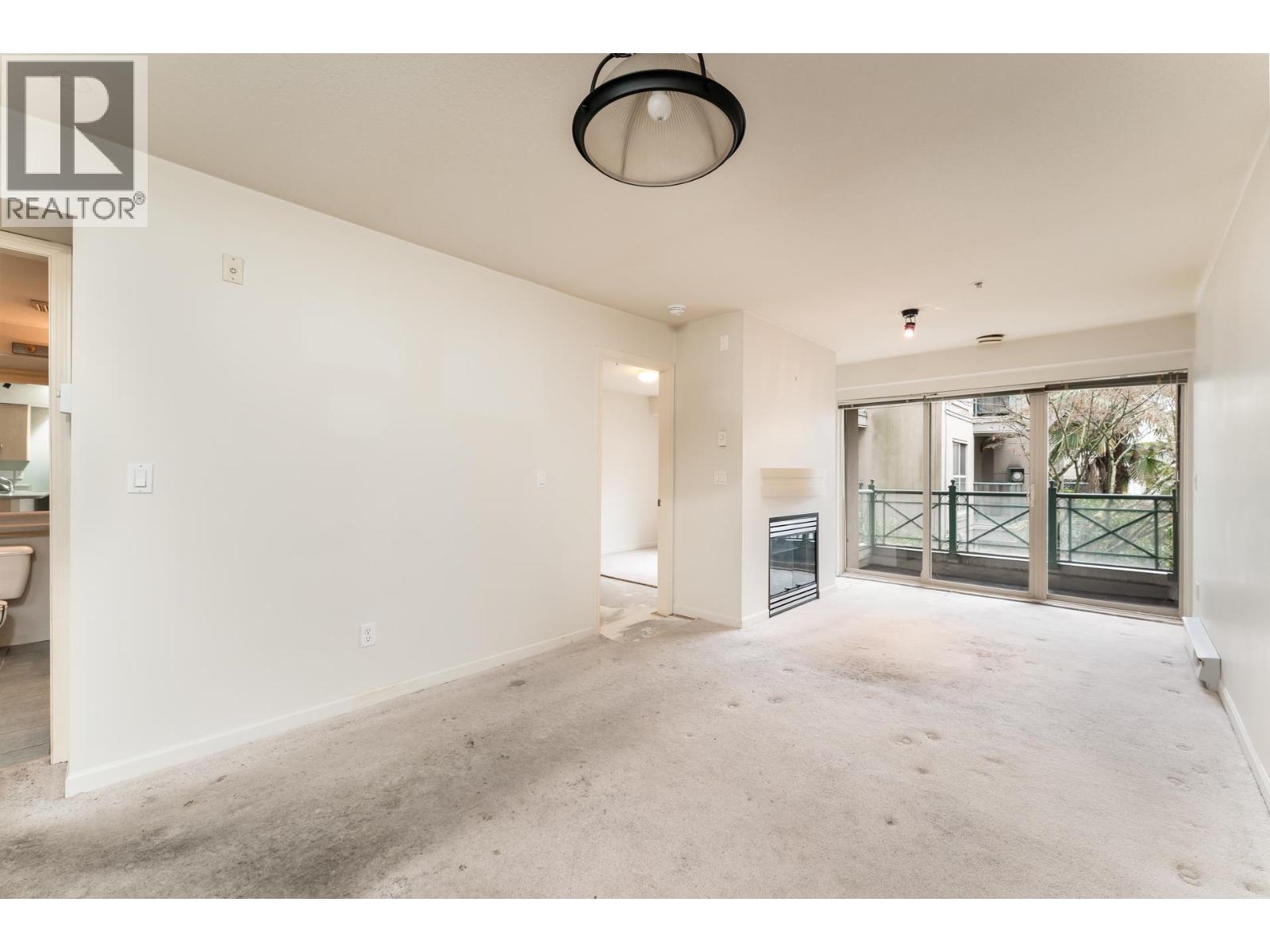 218 332 LONSDALE AVENUE