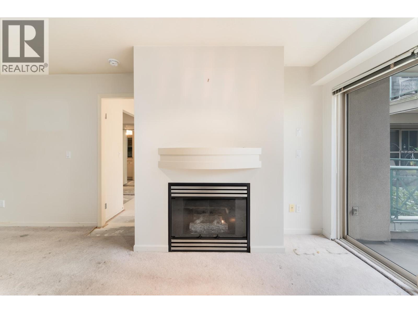 218 332 LONSDALE AVENUE