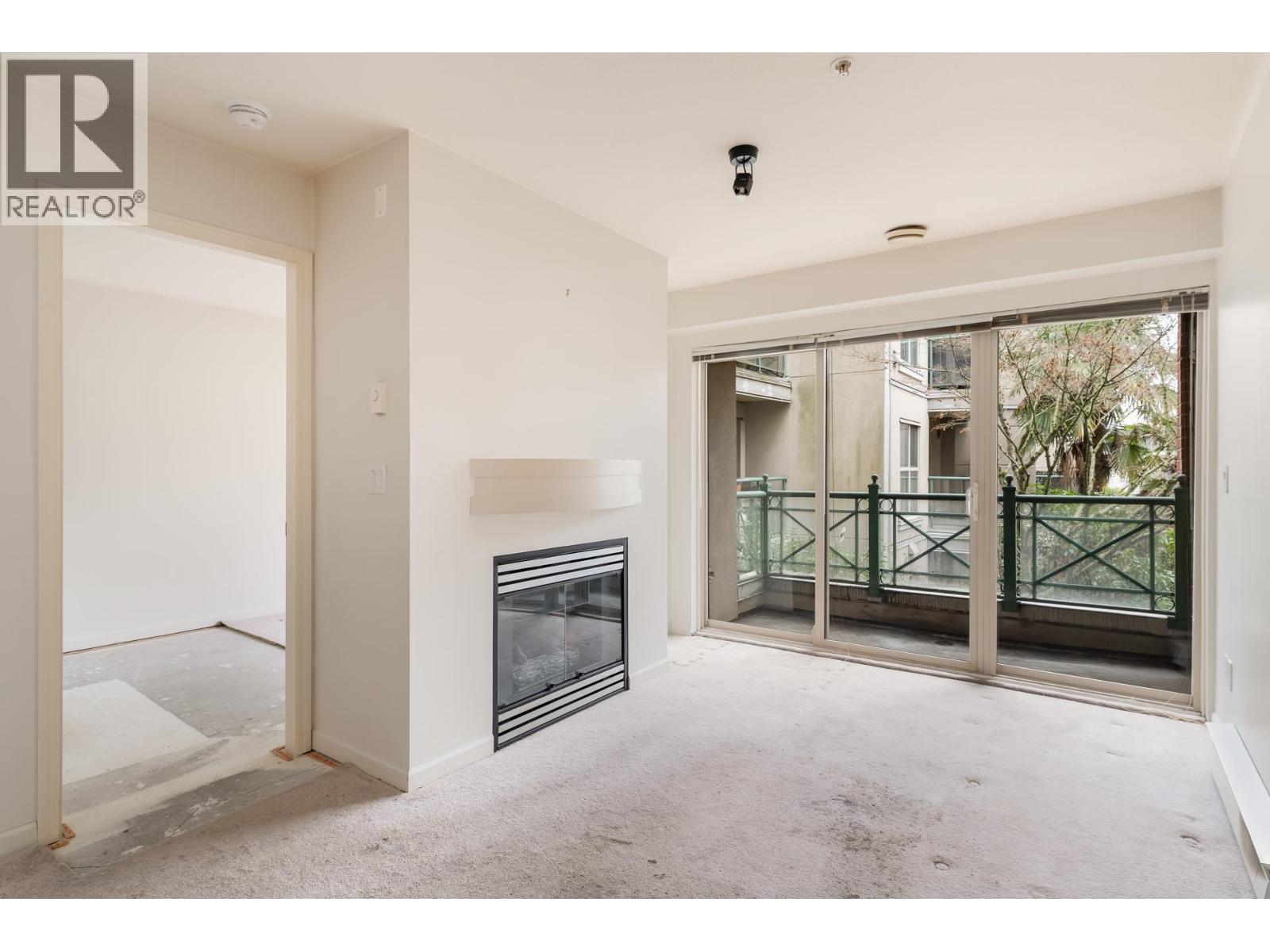 218 332 LONSDALE AVENUE