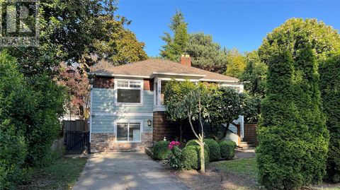 2139 Foul Bay Rd Oak Bay BC V8R5B1