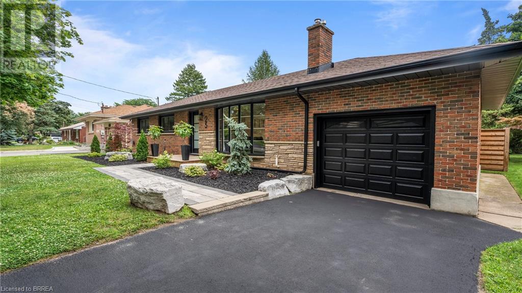 25 SENECA Crescent