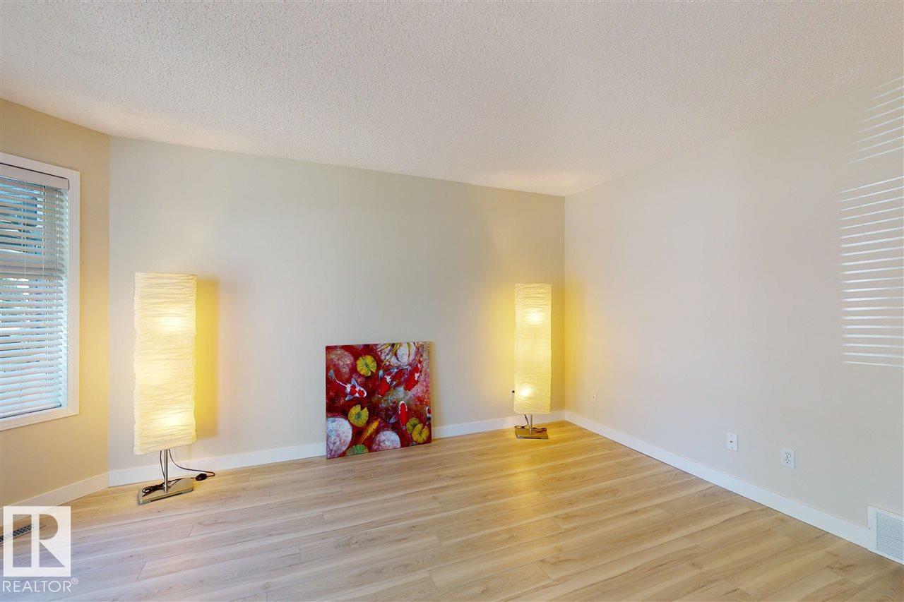 9607 73 AV NW