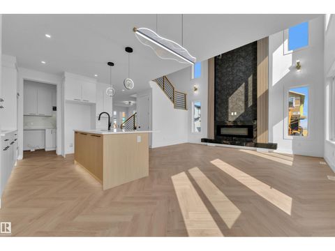 123 28 ST SW Edmonton AB T6X3E3