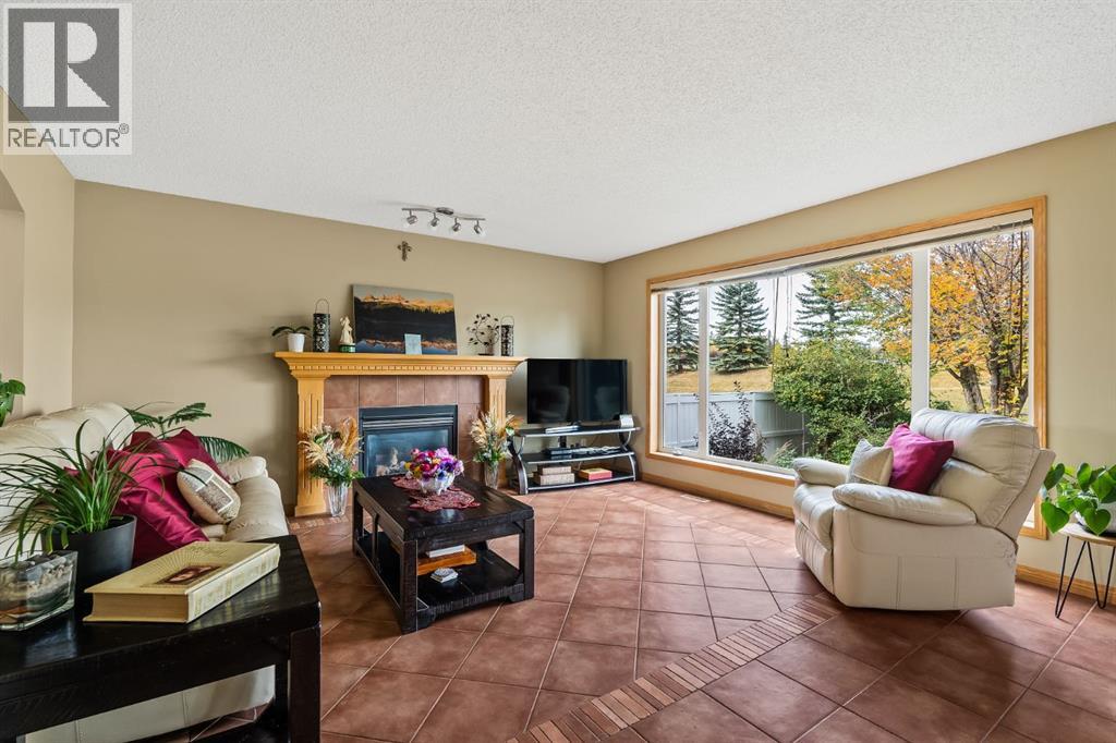 120 Simcoe Close SW