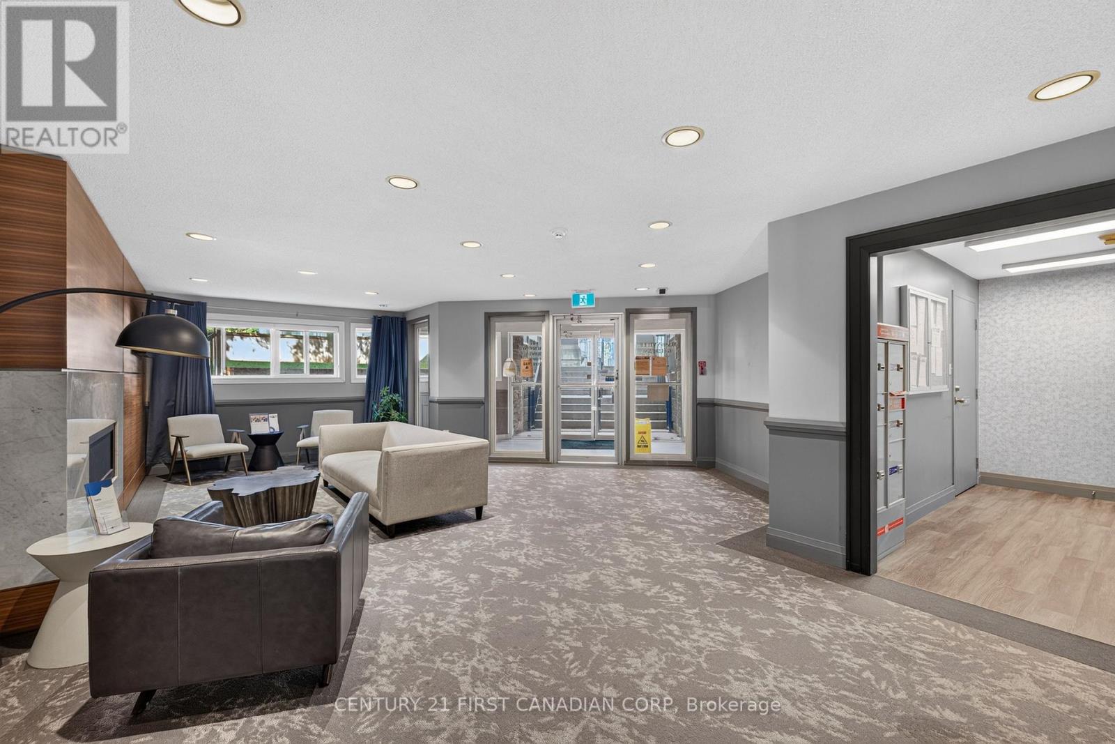 222 - 15 JACKSWAY CRESCENT