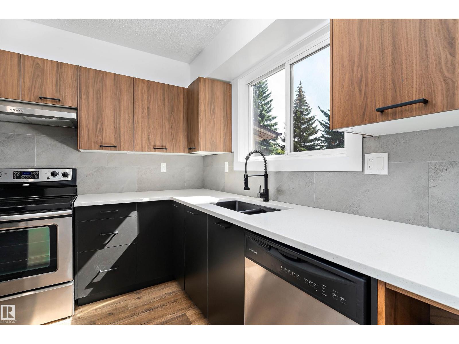 #13 7604 29 AV NW