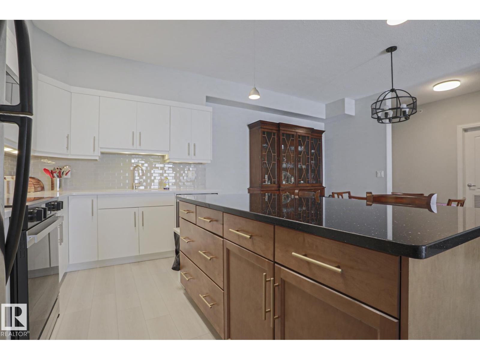 #432 1406 HODGSON WY NW