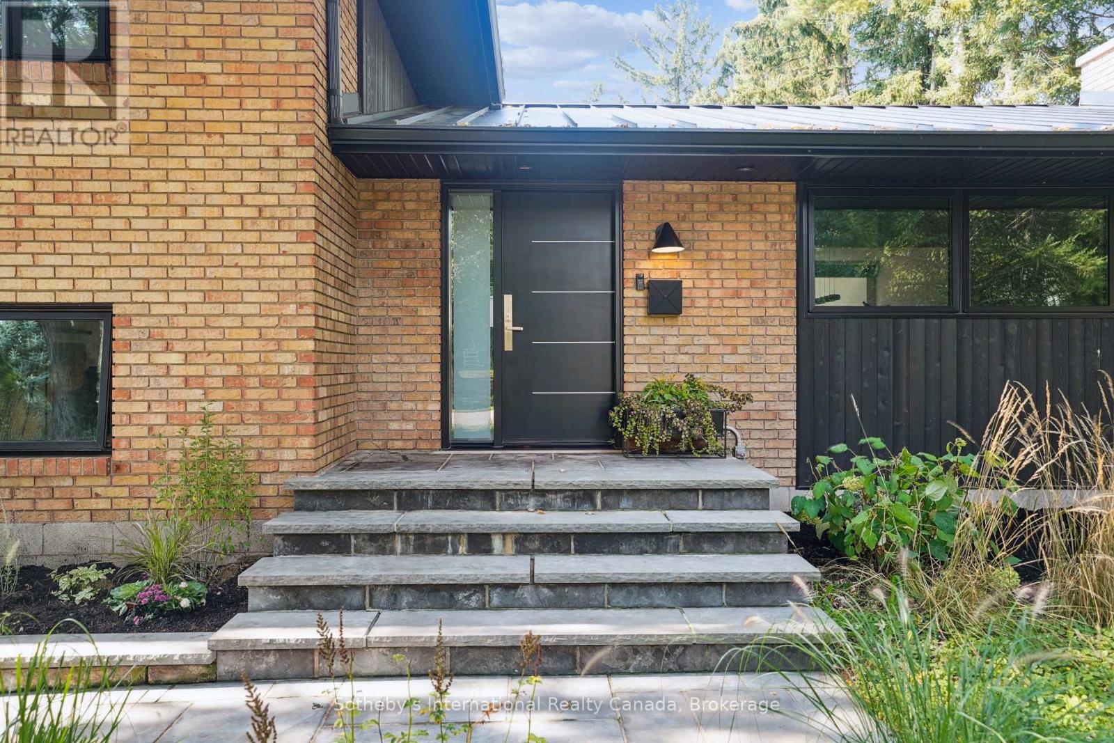 3 FOREST AVENUE