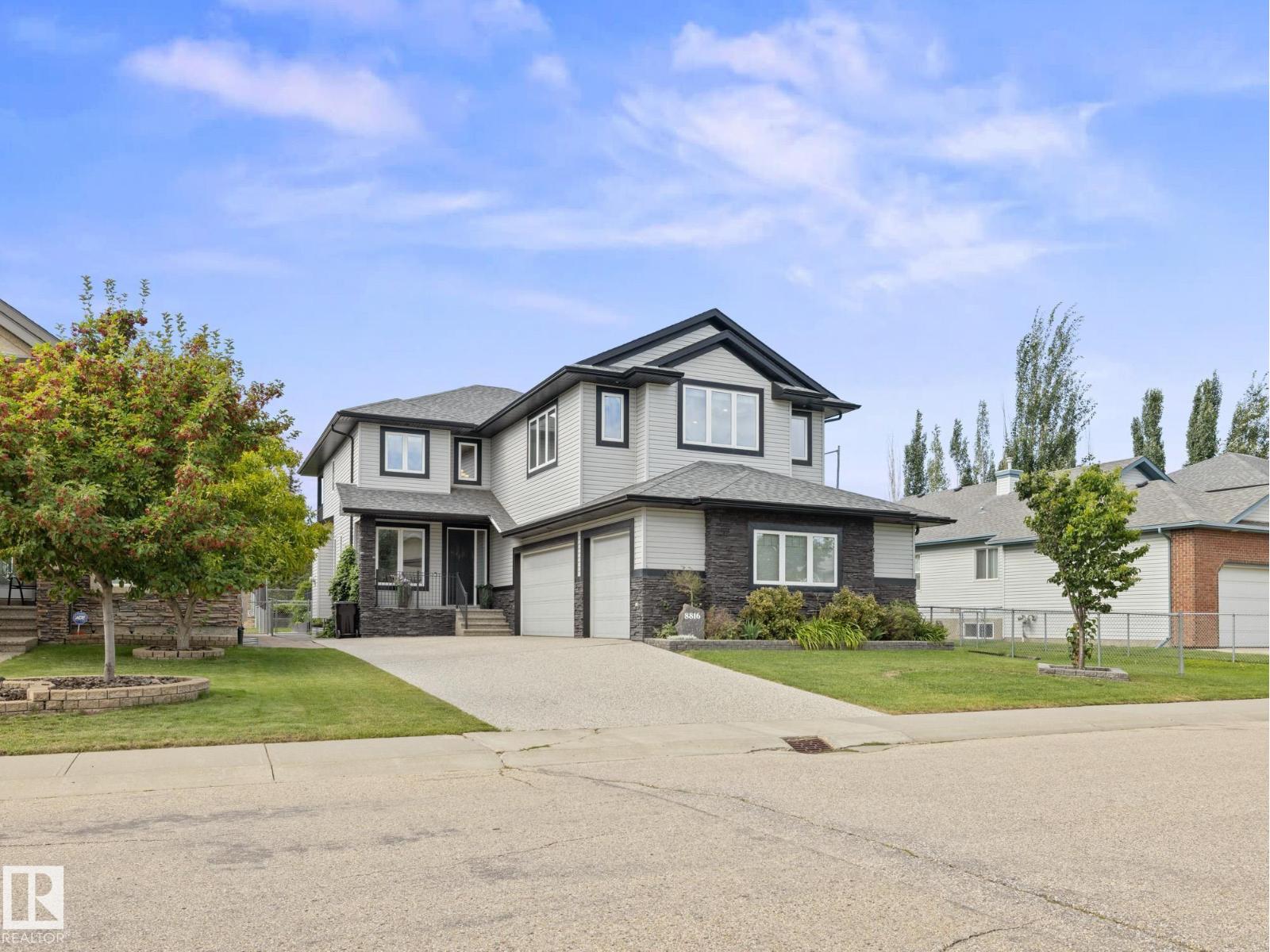 8816 208 ST NW