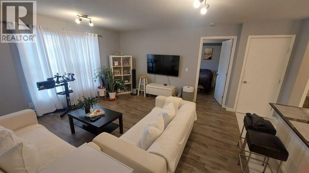402, 2000 applevillage Court SE