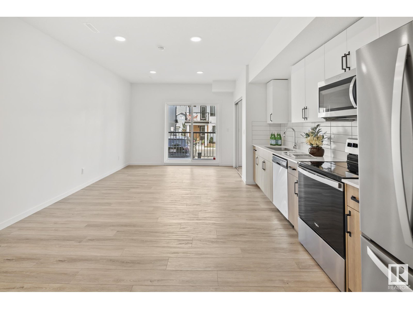 #101 860 Secord BV NW