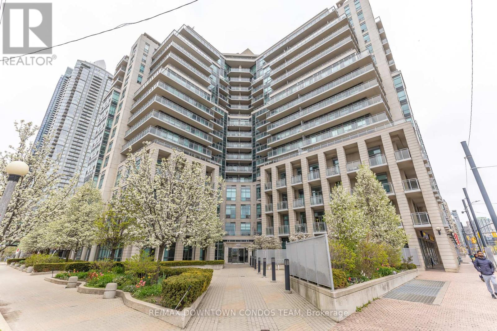 404 - 410 QUEENS QUAY W