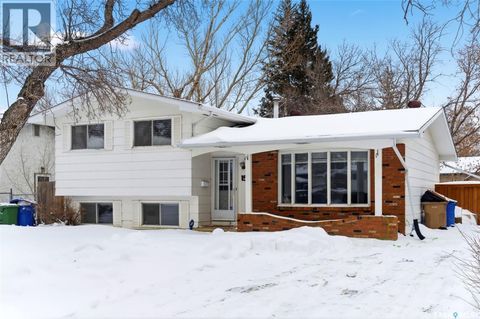 15 Rutley STREET Regina SK S4R5Y5