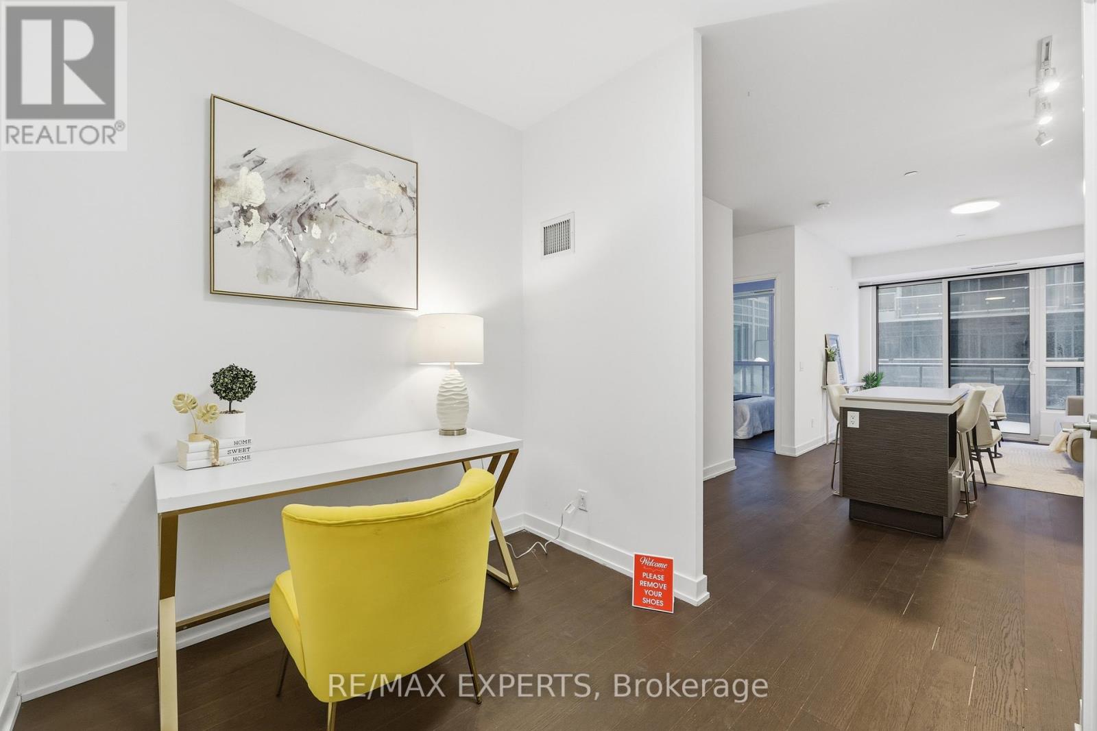 438 - 1030 KING STREET W