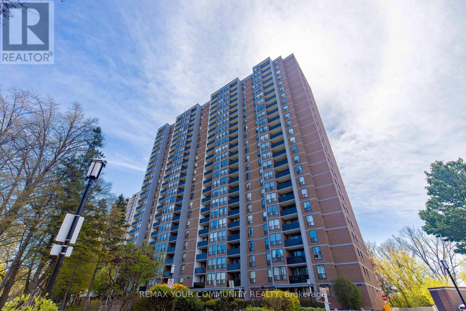 Photo 1 of 23 — 708 - 85 EMMETT AVENUE Unit 708, Toronto (Mount Dennis), ON M6M5A2