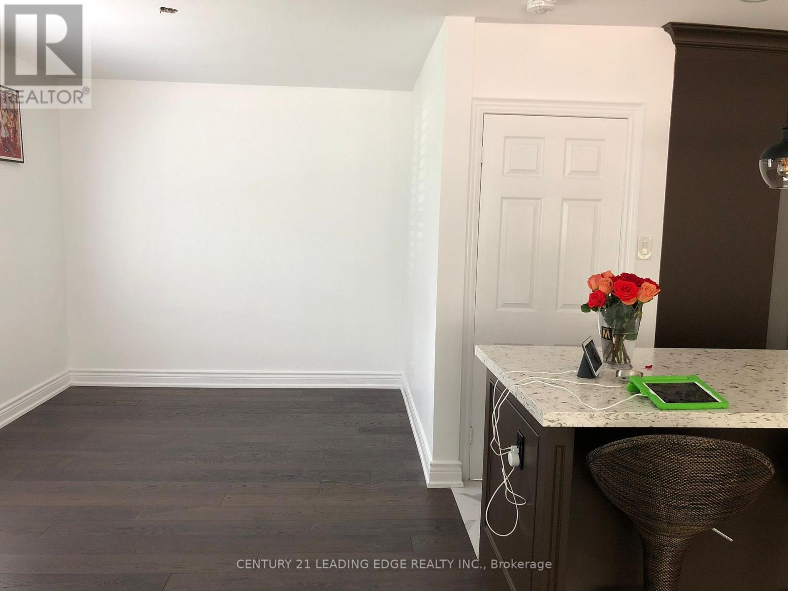 600 DUNLOP STREET E