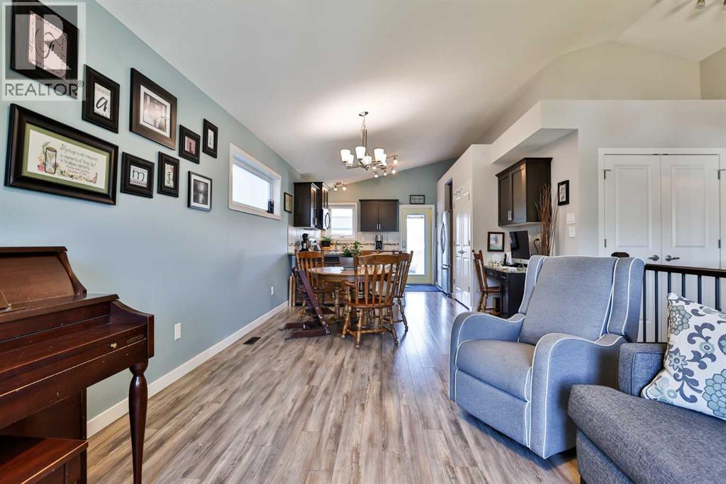 381 Moonlight Way West W