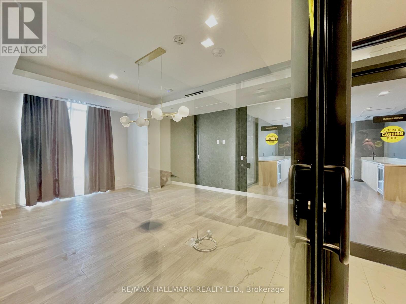 PH12 - 1010 DUNDAS STREET E