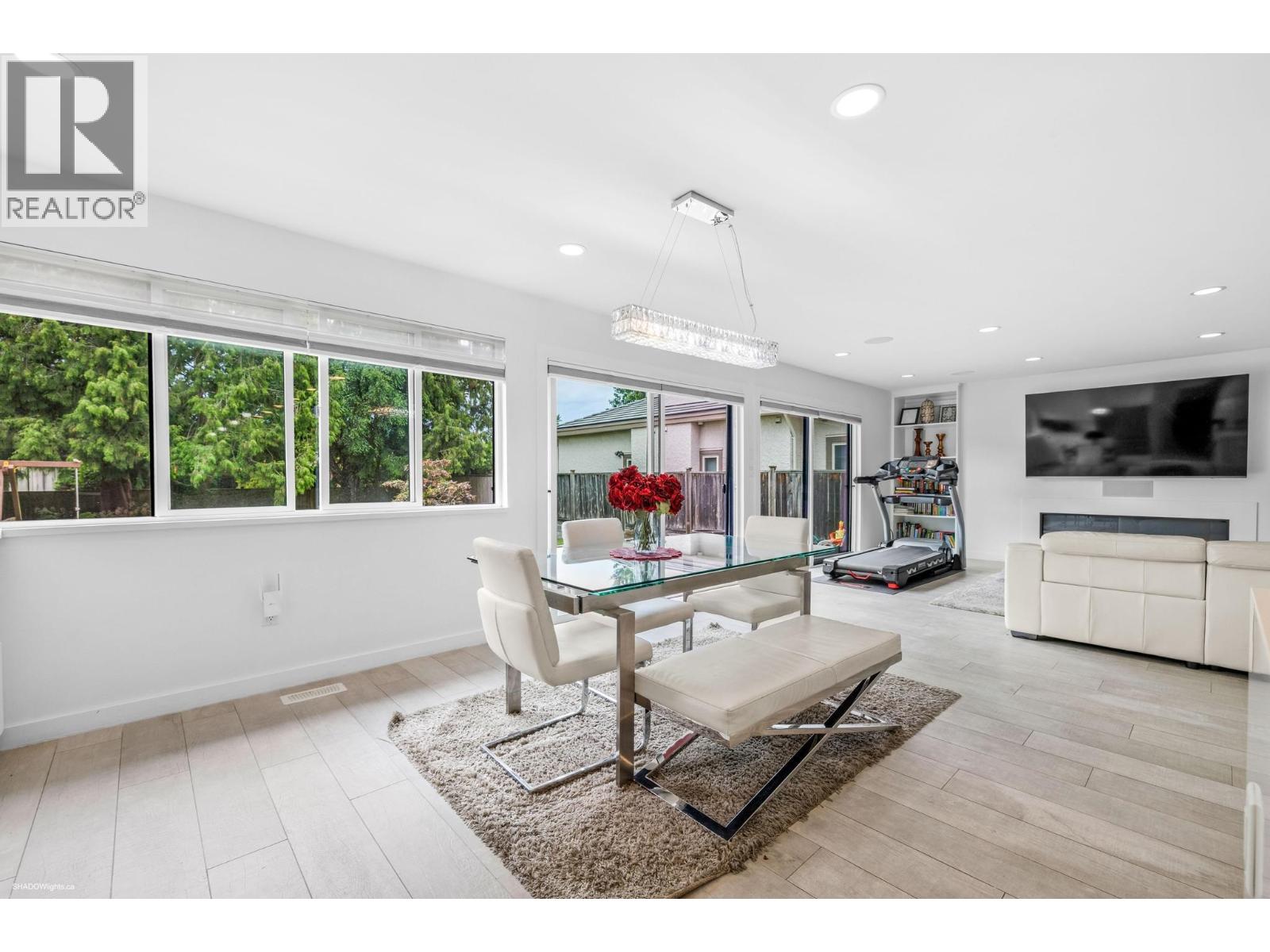 6471 GIBBONS DRIVE